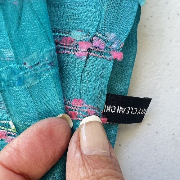 100% Silk Shawl Wrap Scarf Fringe Lightweight Blue Embroidered 28 in x 72 in - Picture 8 of 8